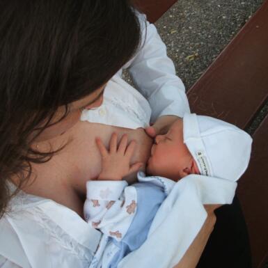 Début d’allaitement avec un nouveau-né : à quoi s’attendre ?